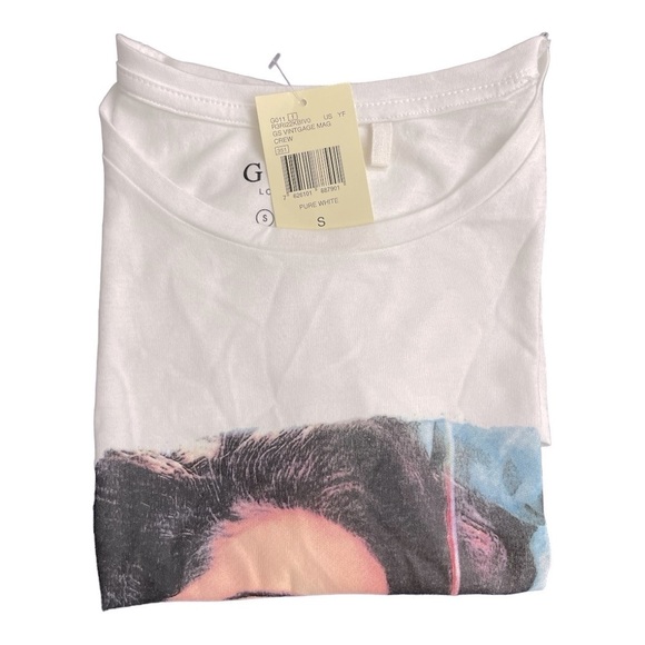 GUESS Women's Vintage Magazine Organic Cotton Short-Sleeve
Tee Size S - Picture 10 of 14